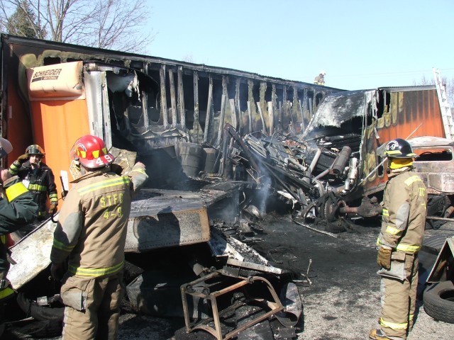 Fire in the storage trailers at Dean Rhorer's Garage...2/25/06